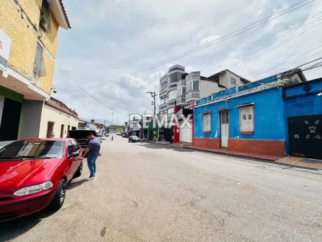 EN VENTA Casa para remodelar en la carrera 4 de la Concordia, media cuadra del Estadio Tachira. - 10