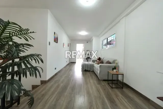 HERMOSA CASA EN VENTA EN CALLE CERRADA CON VIGILANCIA - COLINAS DE VISTA ALEGRE 672 m² - 14