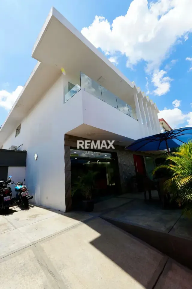 HERMOSA CASA EN VENTA EN CALLE CERRADA CON VIGILANCIA - COLINAS DE VISTA ALEGRE 672 m² - 3