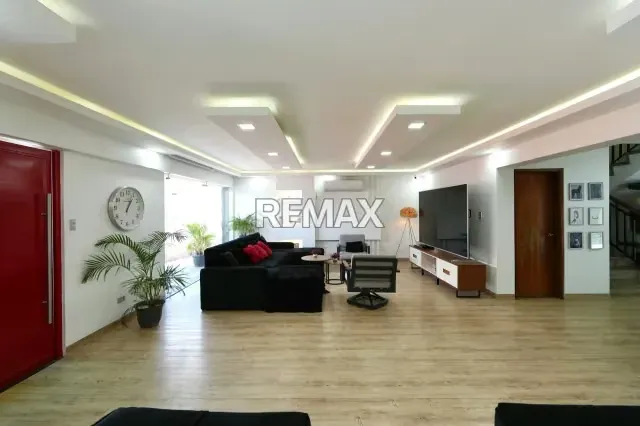 HERMOSA CASA EN VENTA EN CALLE CERRADA CON VIGILANCIA - COLINAS DE VISTA ALEGRE 672 m² - 5