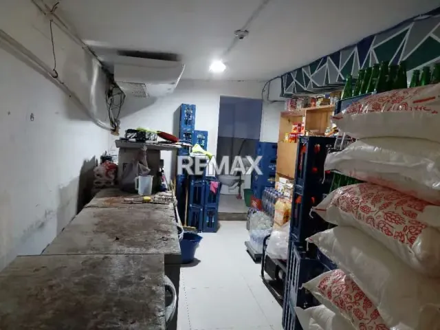 Excelente Oportunidad de Inversión: Inmueble Comercial Multiuso – Av. Principal de Antiguo Aeropuerto - 5
