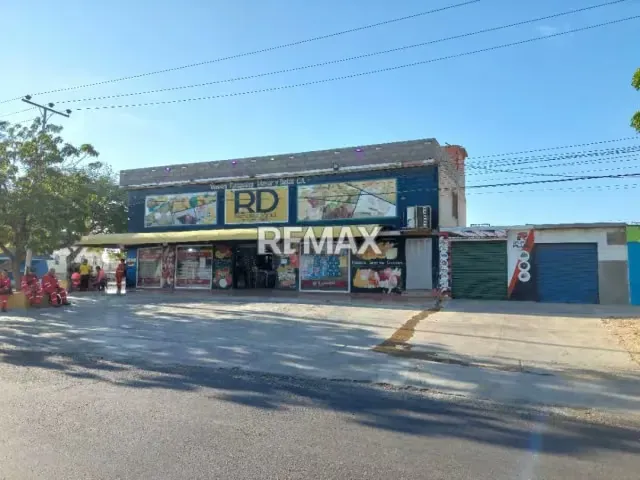 Excelente Oportunidad de Inversión: Inmueble Comercial Multiuso – Av. Principal de Antiguo Aeropuerto - 10