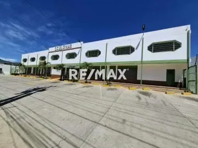 EN VENTA AMPLIO LOCAL TIPO DUPLEX, EN OBRA BLANCA, SECTOR APOSTADERO, ISLA DE MARGARITA.