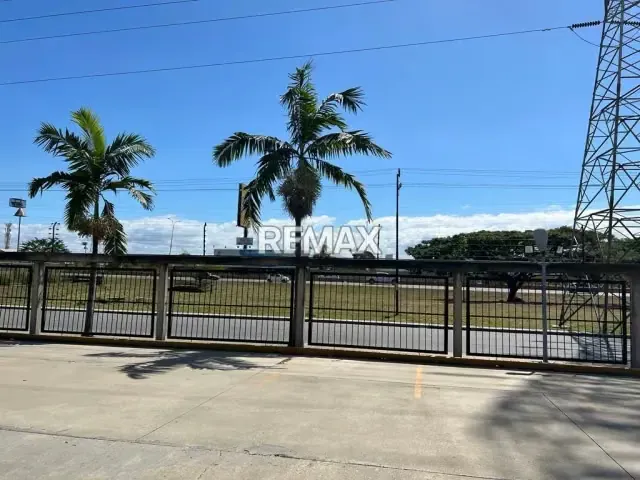 Galpón frente la autopista regional del centro - 3