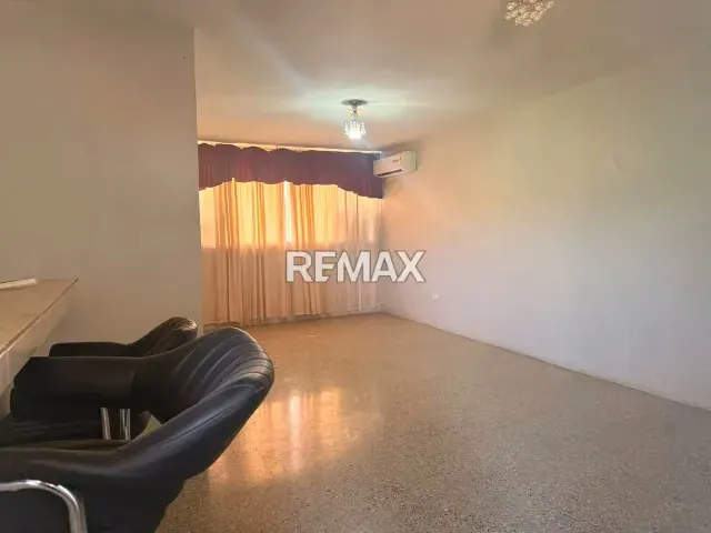 Apartamento actualizado en venta en la Urbanización San Francisco - 3