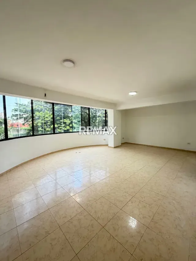AMPLIO APARTAMENTO EN LA URB. SAN JACINTO - 3