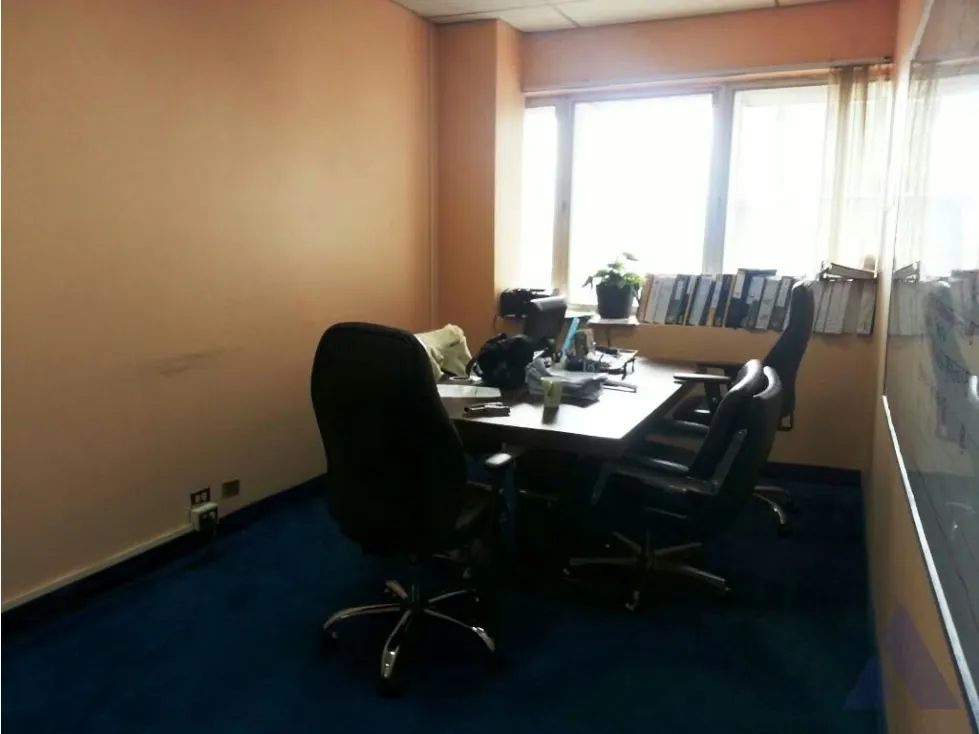 Se vende oficina 218m2 Los Palos Grandes 0994 - 5