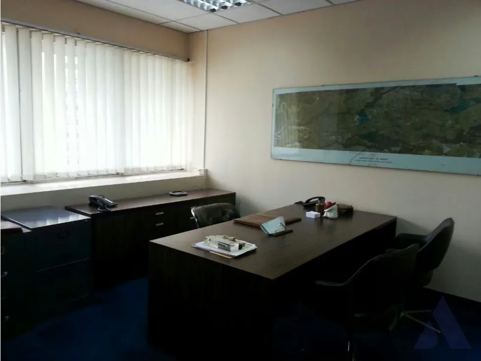 Se vende oficina 218m2 Los Palos Grandes 0994 - 6