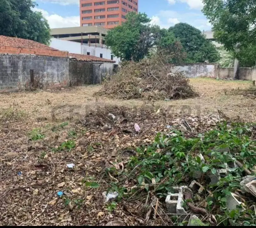 Terreno en Alquiler a una cuadra de la Av. Bolivar