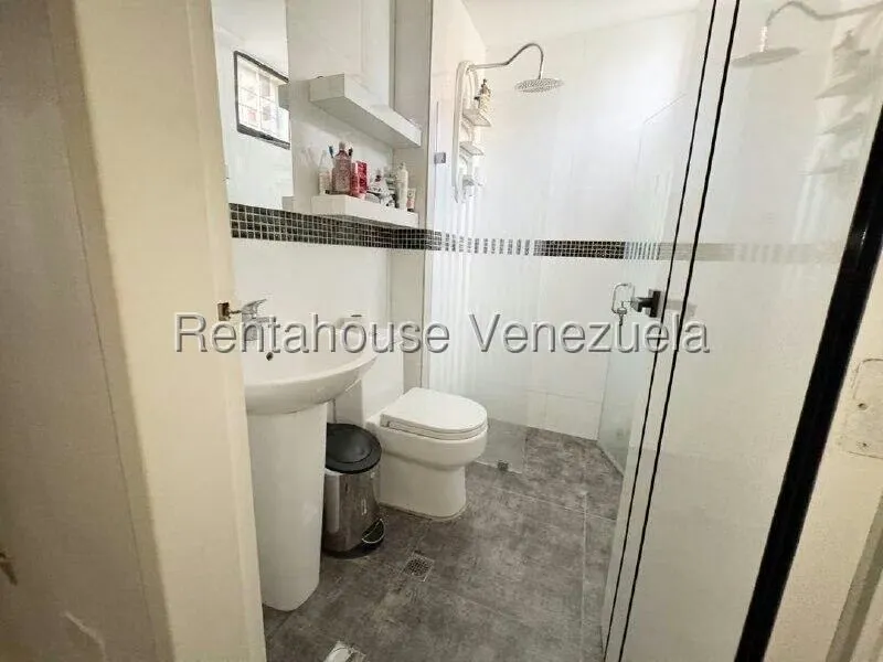 Apartamento (1 Nivel) en Alquiler en Parque Las Trinitarias, Lara - 13