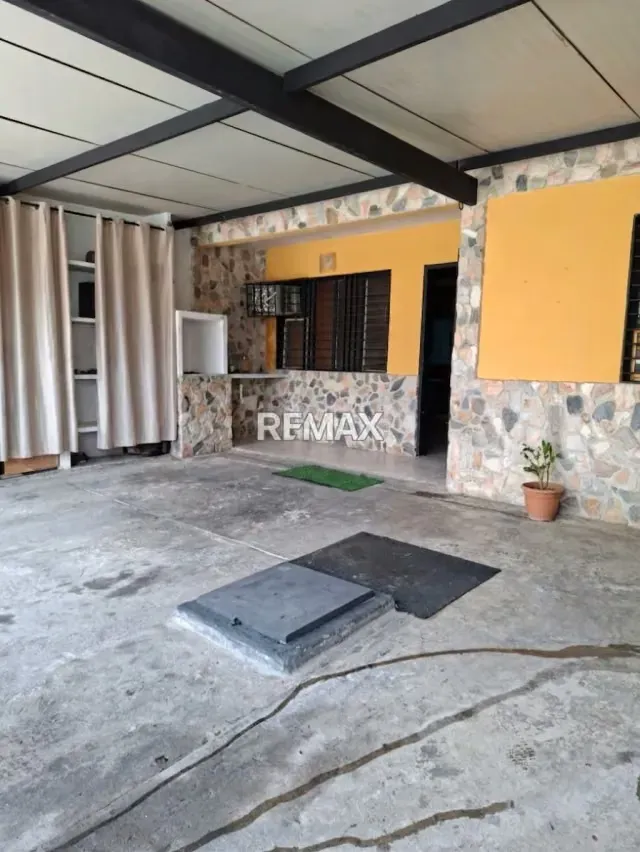Apartamento Tetra nivel planta baja. Urb las Bromelias - 2