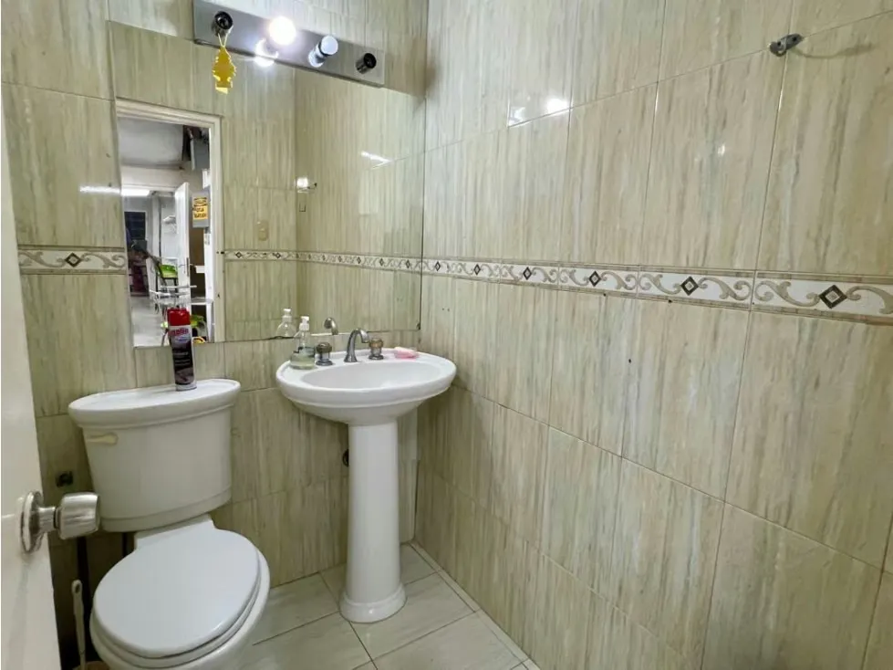 En Venta Edificio Con Local Comercial en Santa Monica. Caracas - 15