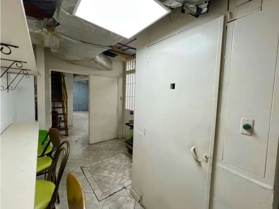En Venta Edificio Con Local Comercial en Santa Monica. Caracas - 16