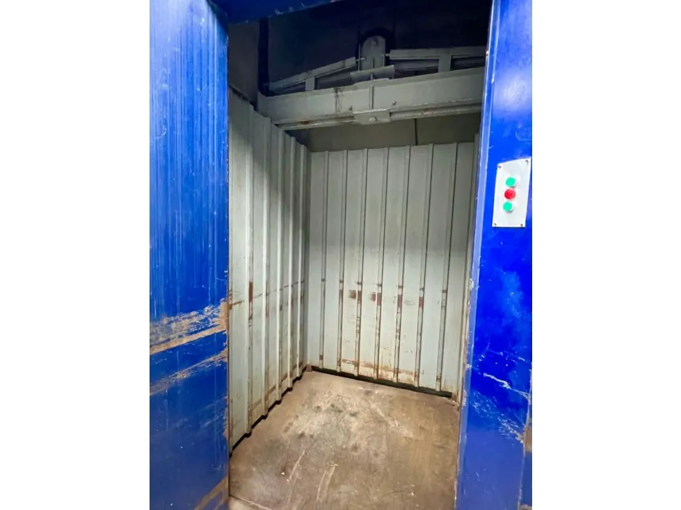En Venta Edificio Con Local Comercial en Santa Monica. Caracas - 17