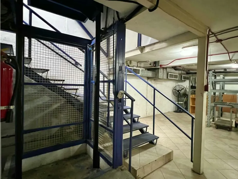 En Venta Edificio Con Local Comercial en Santa Monica. Caracas - 18