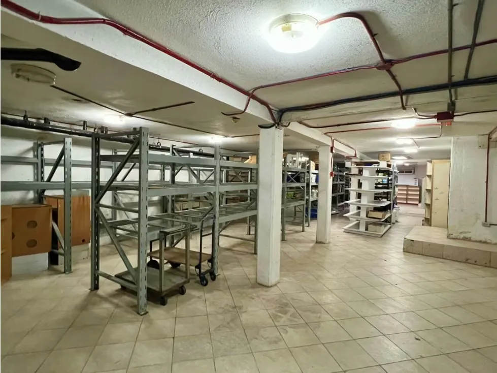 En Venta Edificio Con Local Comercial en Santa Monica. Caracas - 19