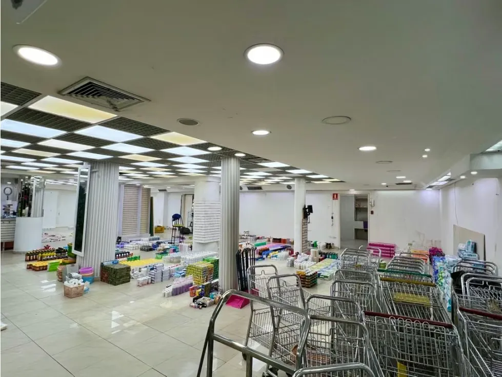 En Venta Edificio Con Local Comercial en Santa Monica. Caracas - 3