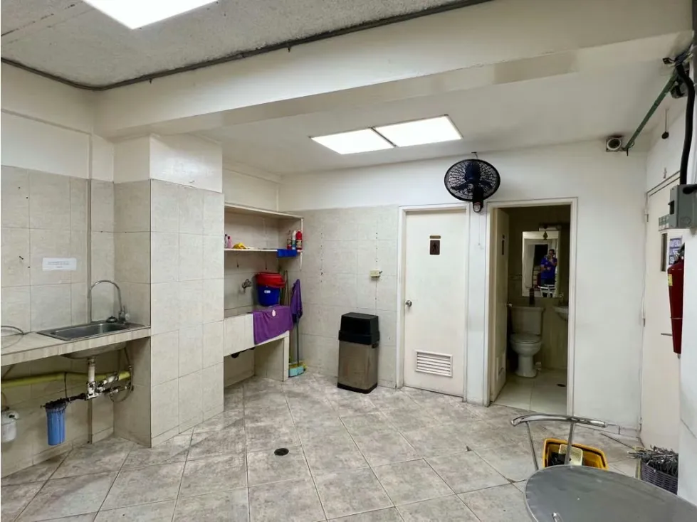 En Venta Edificio Con Local Comercial en Santa Monica. Caracas - 22