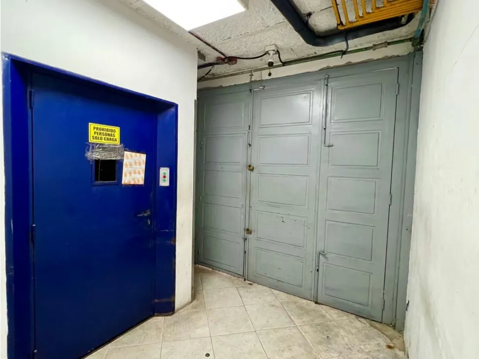 En Venta Edificio Con Local Comercial en Santa Monica. Caracas - 25