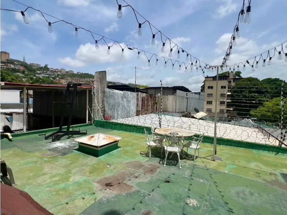 En Venta Edificio Con Local Comercial en Santa Monica. Caracas - 48