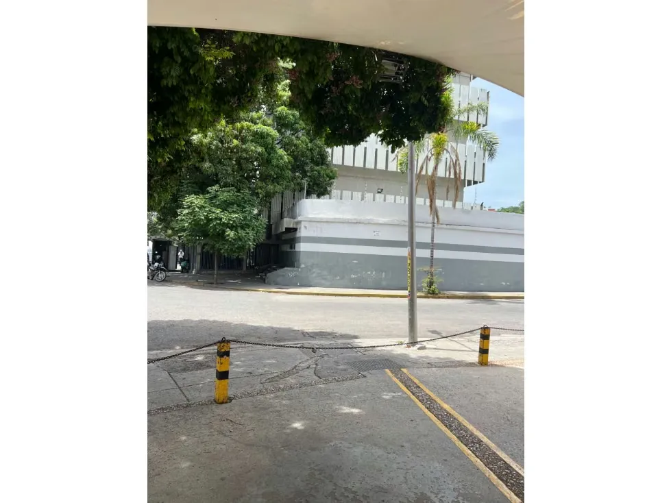 En Venta Edificio Con Local Comercial en Santa Monica. Caracas - 50