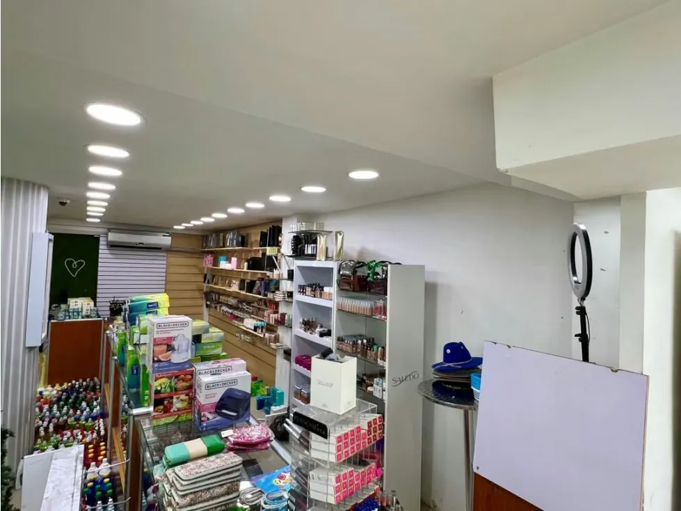 En Venta Edificio Con Local Comercial en Santa Monica. Caracas - 9