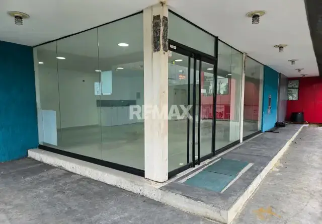 Disponible local en alquiler comercial con la mejor ubicación de la ciudad