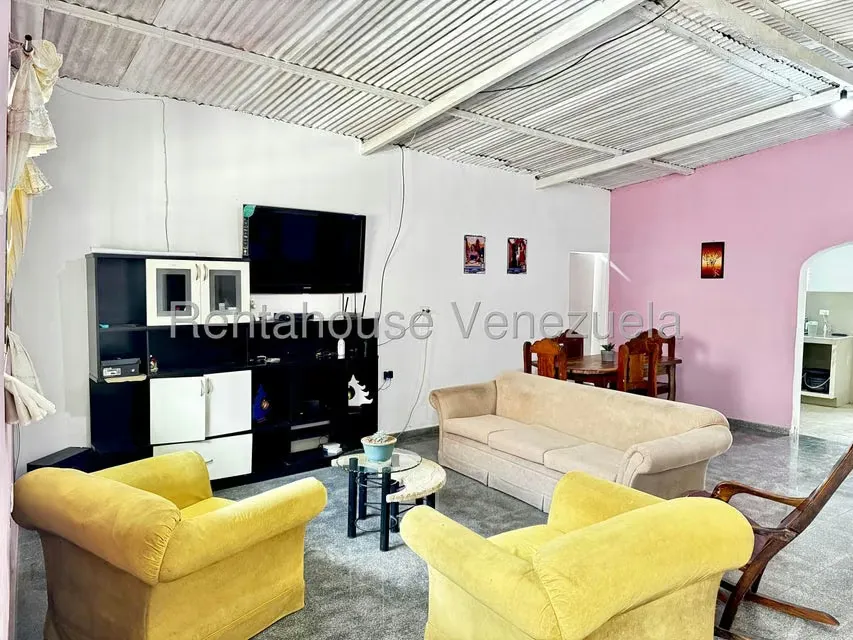 Casa (1 Nivel) en Venta en Caricuao, Distrito Metropolitano - 4