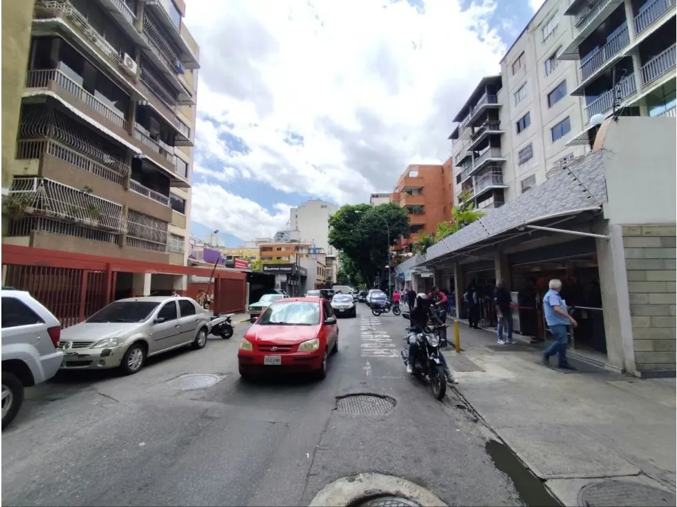 EN VENTA FONDO DE COMERCIO EN CALLE SUCRE CHACAO - 18