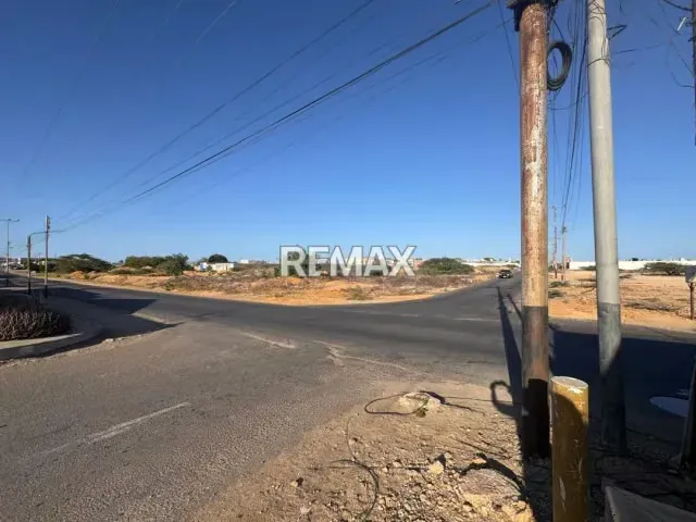 Terreno en venta en Avenida Ollarvides, Puerta Maraven - 3