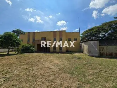 En Venta Terreno y edificio ubicado en el Sector San José Vía Zuata