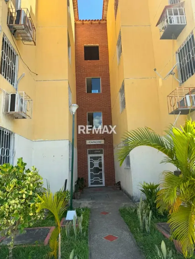 Amplio y cómodo Apartamento en Venta, Ubicado en Residencias San Diego, vía el Eje Vial, Valera, Trujillo - 2