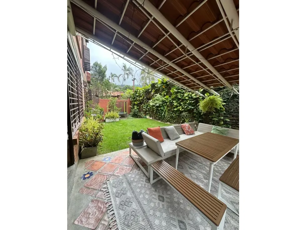 Vendo PB c/ terraza y jardín en calle cerrada 300m2 La Boyera 1795