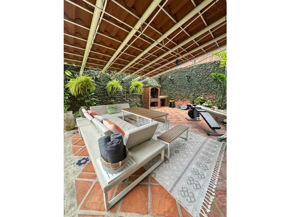 Vendo PB c/ terraza y jardín en calle cerrada 300m2 La Boyera 1795 - 15