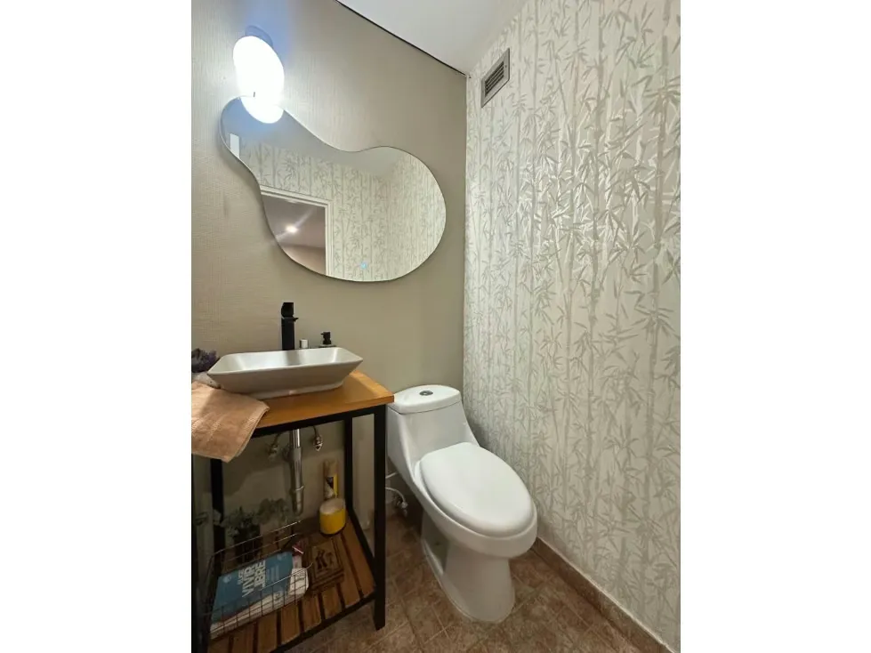 Vendo PB c/ terraza y jardín en calle cerrada 300m2 La Boyera 1795 - 7