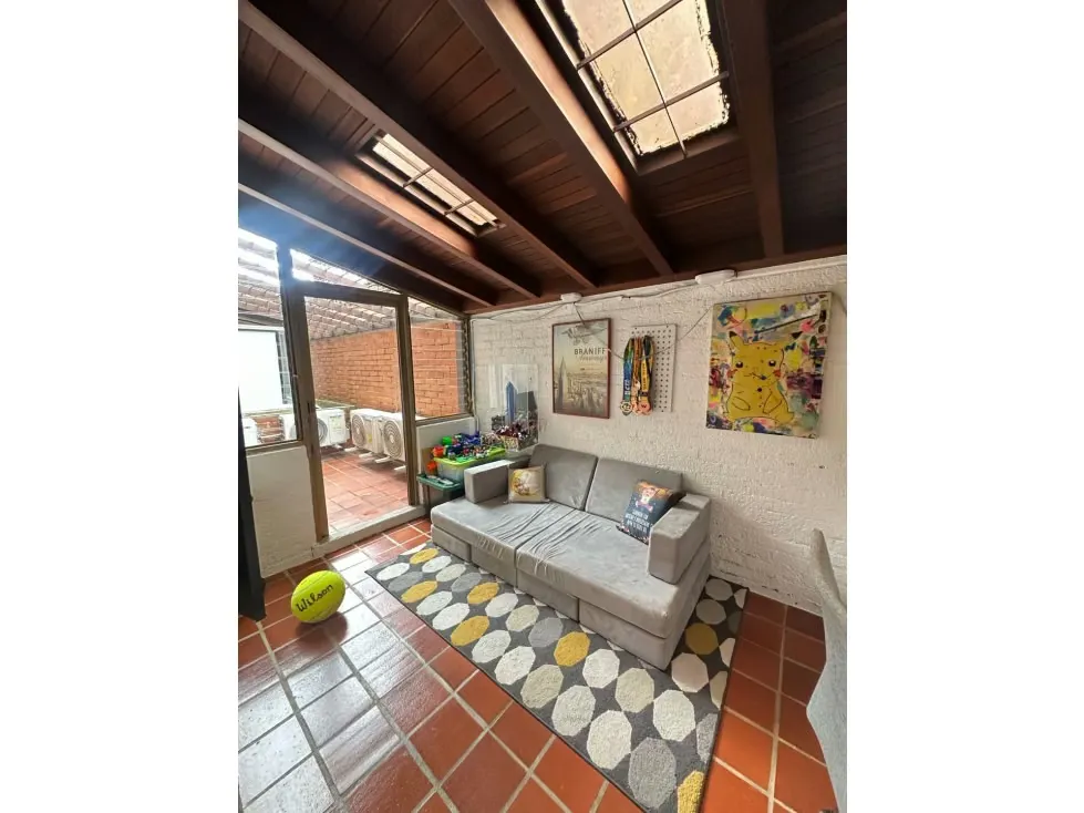 Vendo PB c/ terraza y jardín en calle cerrada 300m2 La Boyera 1795 - 9