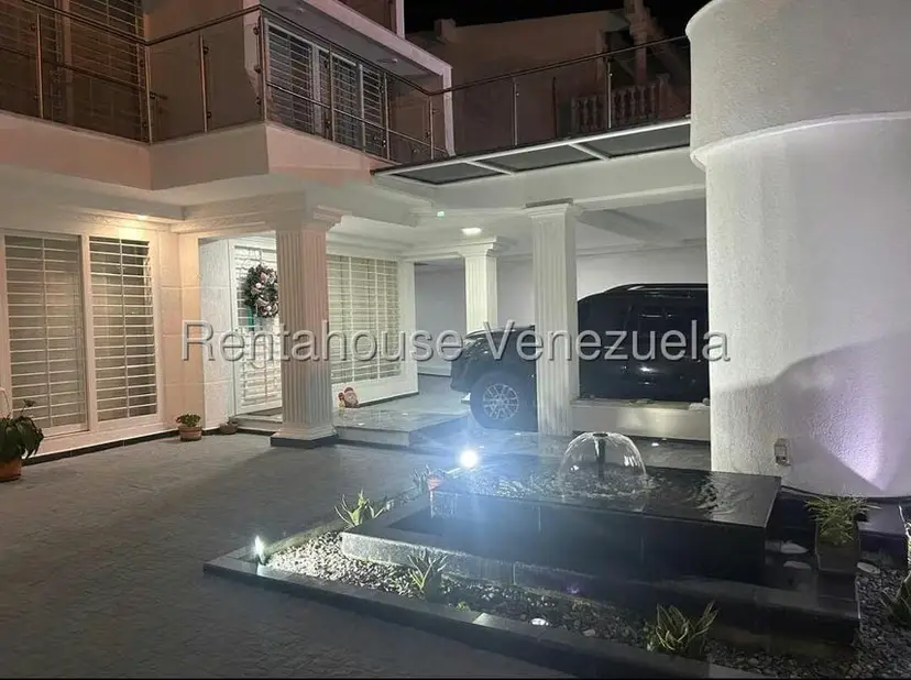 Casa (Multipes Niveles) en Venta en Parque el Retiro, Miranda