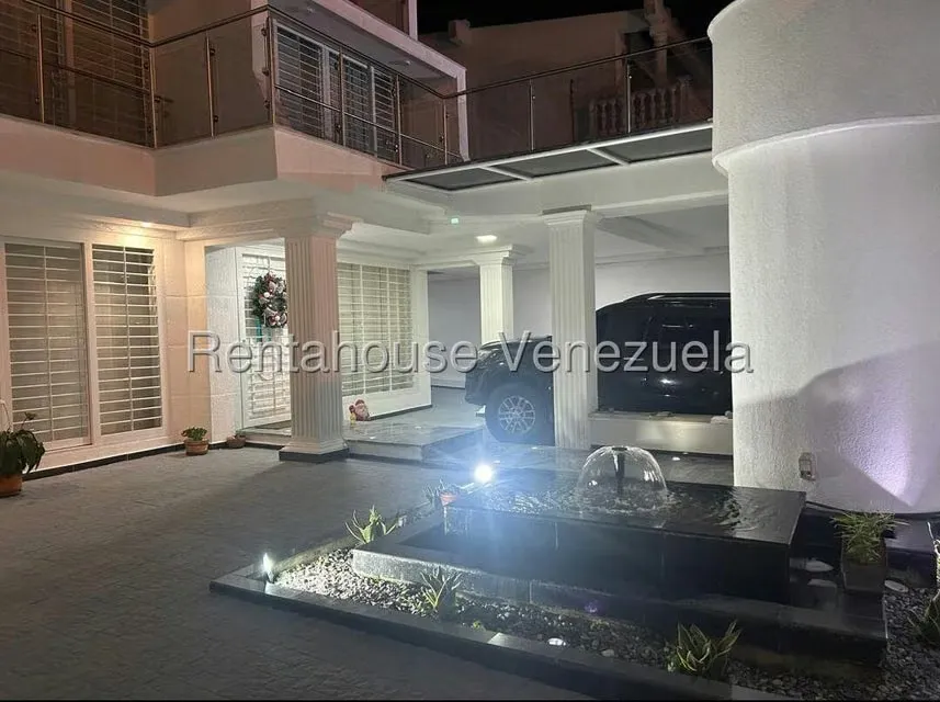 Casa (Multipes Niveles) en Venta en Parque el Retiro, Miranda