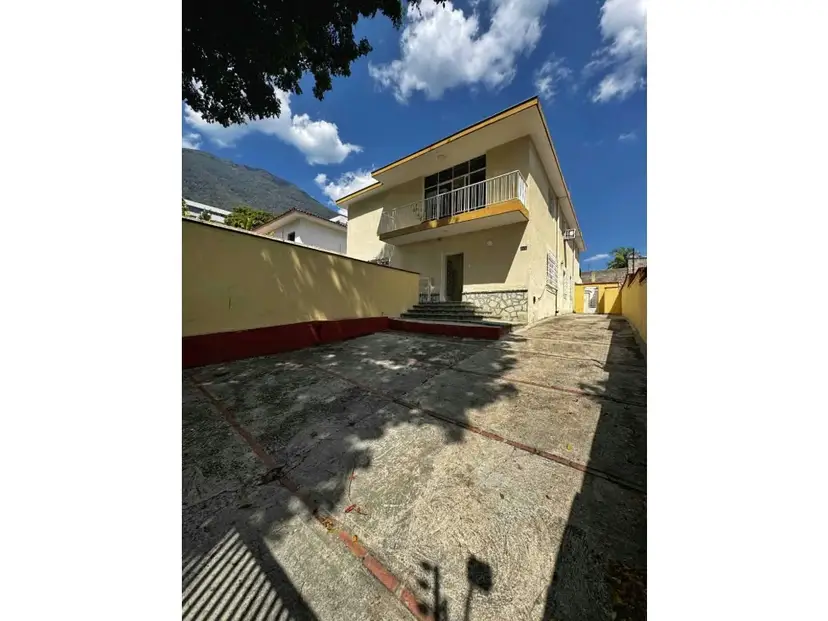 Alquilo PB de casa para depósito/showrrom 200m2 Altamira 8429