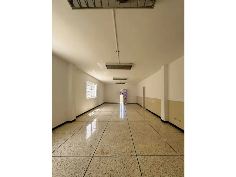 Alquilo PB de casa para depósito/showrrom 200m2 Altamira 8429 - 13
