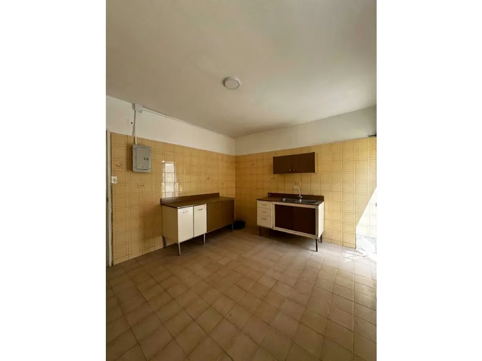 Alquilo PB de casa para depósito/showrrom 200m2 Altamira 8429 - 14