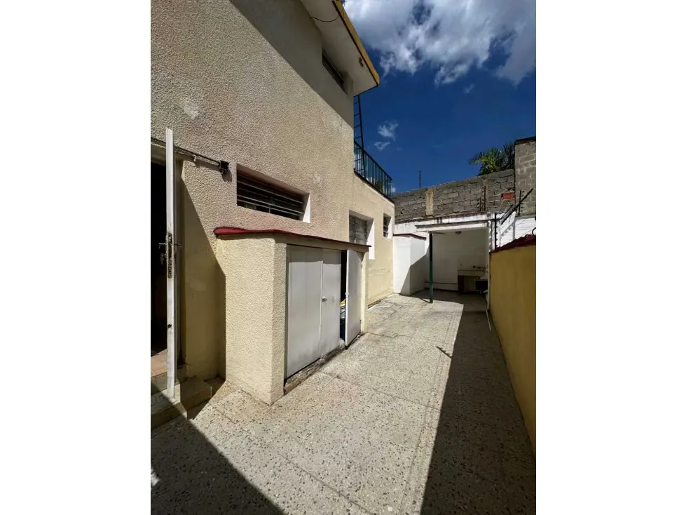 Alquilo PB de casa para depósito/showrrom 200m2 Altamira 8429 - 2