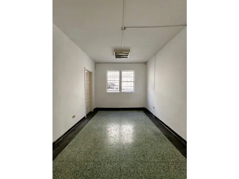Alquilo PB de casa para depósito/showrrom 200m2 Altamira 8429 - 7