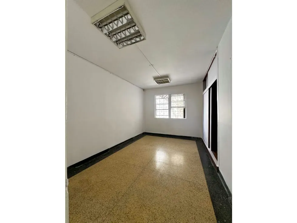 Alquilo PB de casa para depósito/showrrom 200m2 Altamira 8429 - 8