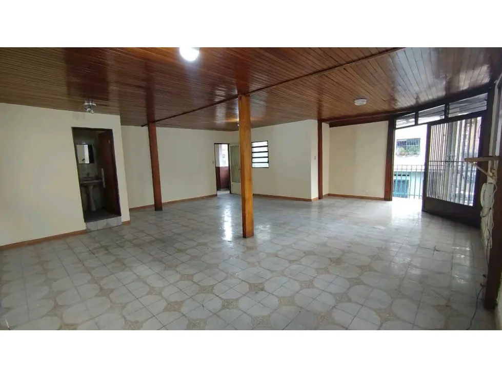 Alquiler de Oficina/Local primer piso de 70mts Urb Las Acacias