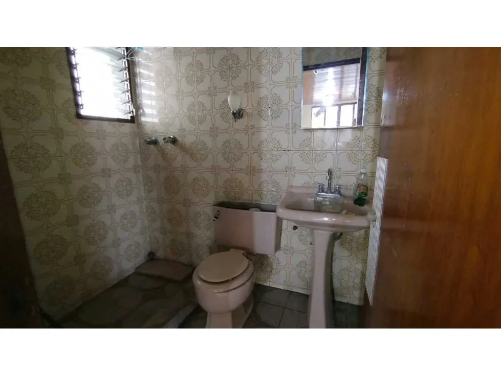 Alquiler de Oficina/Local primer piso de 70mts Urb Las Acacias - 11