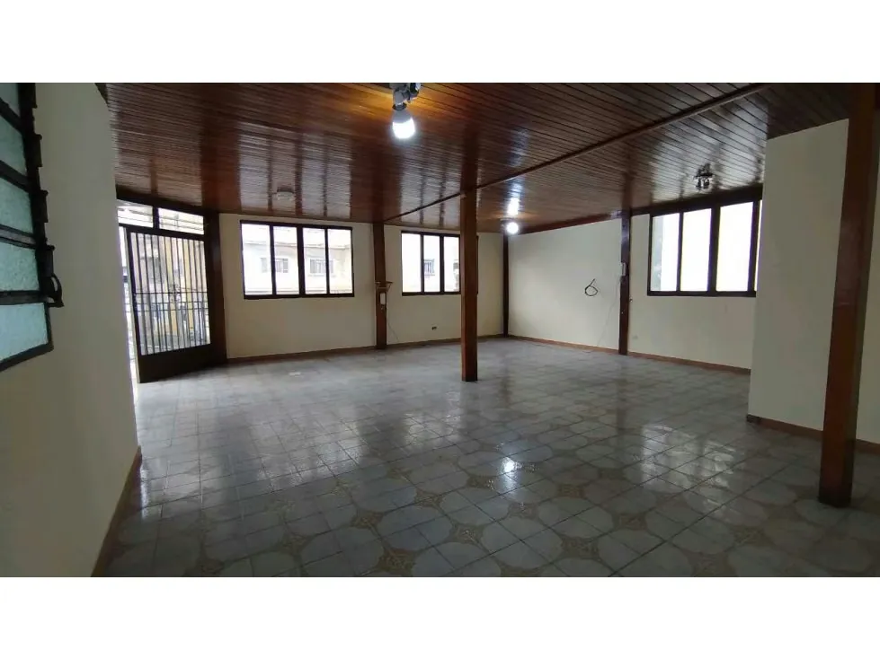 Alquiler de Oficina/Local primer piso de 70mts Urb Las Acacias - 14