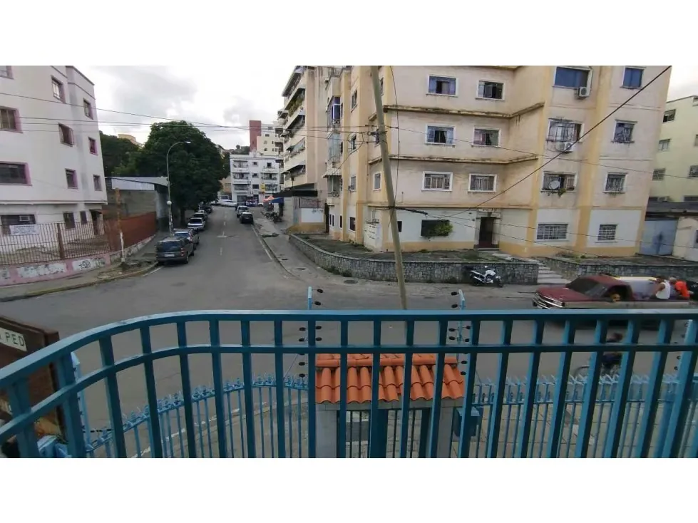 Alquiler de Oficina/Local primer piso de 70mts Urb Las Acacias - 10