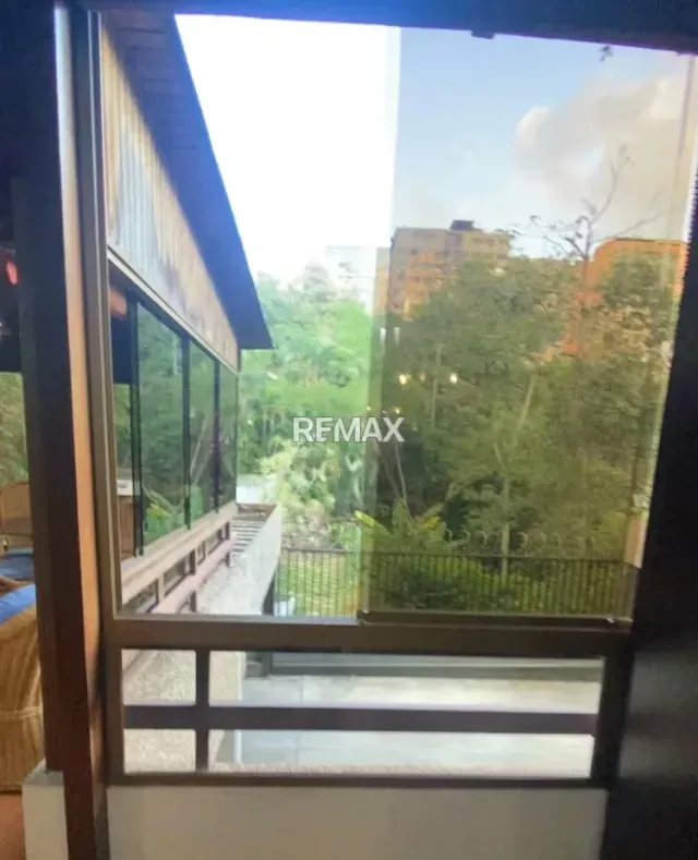 Apartamento de OPORTUNIDAD con Amplio Potencial y Confort en Las Esmeraldas en Venta