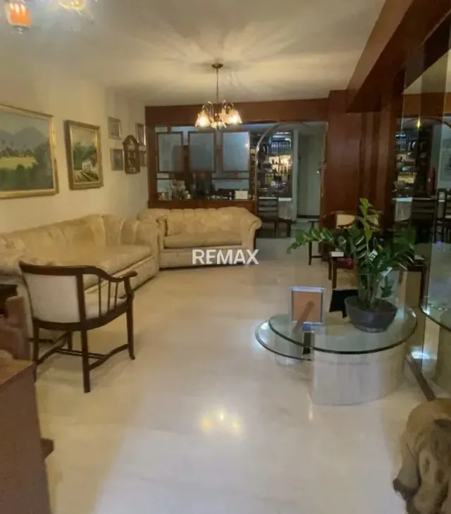 Apartamento de OPORTUNIDAD con Amplio Potencial y Confort en Las Esmeraldas en Venta - 3